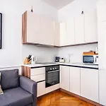 Stylish 1Br, 2Bath Apartment Castel Sant\'Angelo 6A