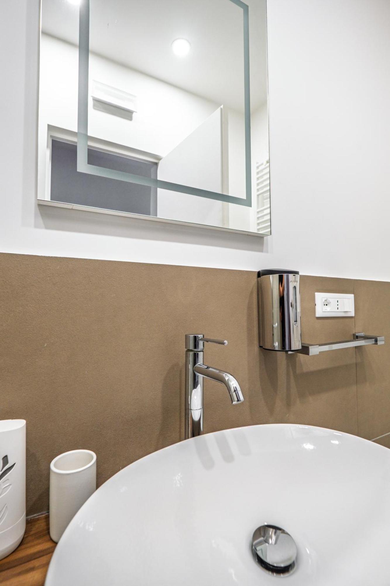 Stylish 1Br, 2Bath Apartment Castel Sant'Angelo 6A Apartment *